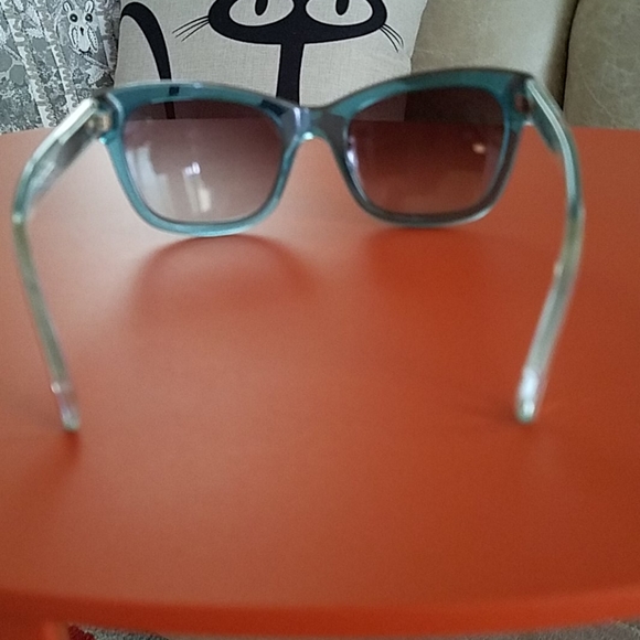 Burberry Sunglass Model 4209 - Picture 7 of 8